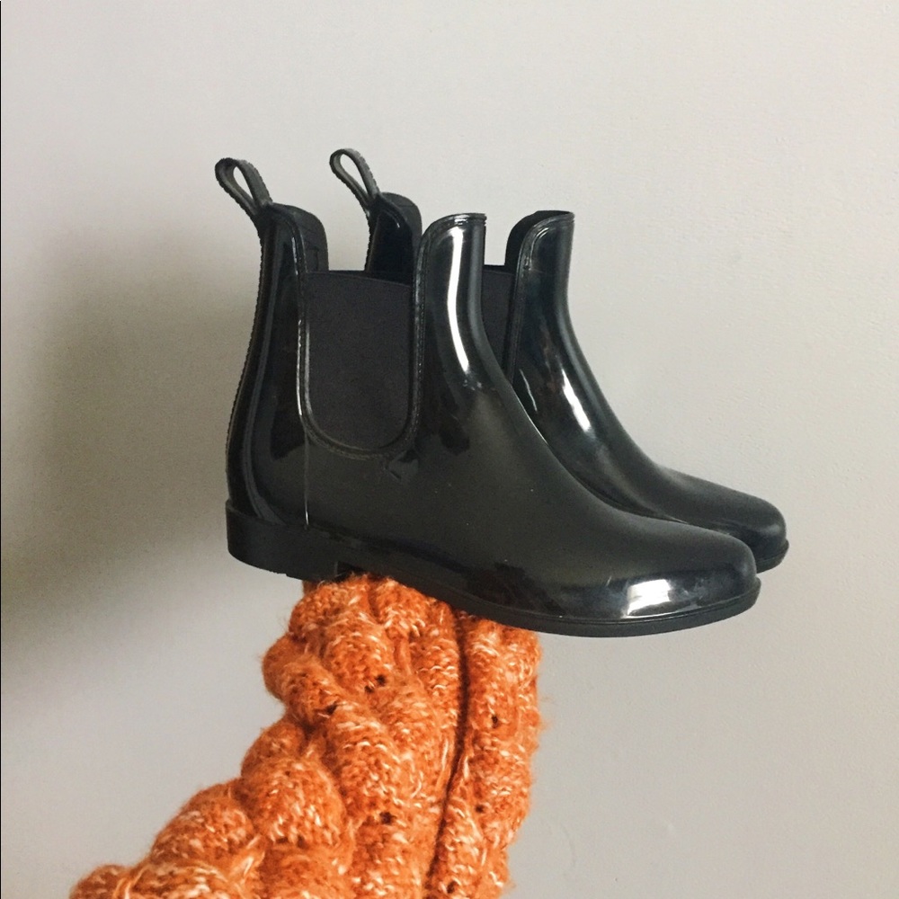 Glossy Chelsea Booties